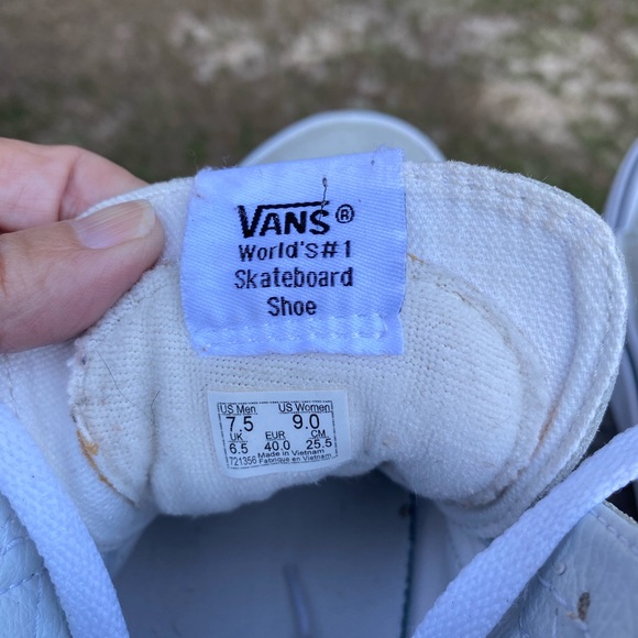 Van’s - Picture 4 of 6